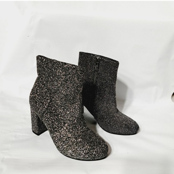 Set - Picture 2 of 8